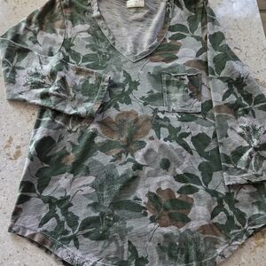 Anthropologie t.la Camouflage 3/4 Sleeve Top